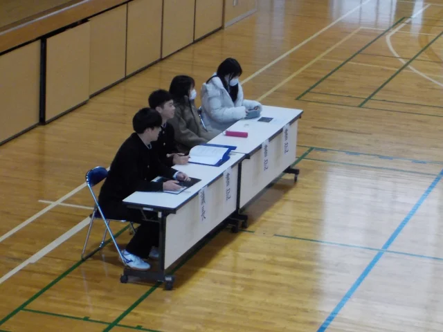 生徒大会
　生徒会執行部・総務委員が主体となり、１月27日(火)に生徒大会を行いました。学校をよりよくするために、事前に考えていたクラスや個人の意見を発表し、共有することで生徒全体での意思統一を図ることができました。